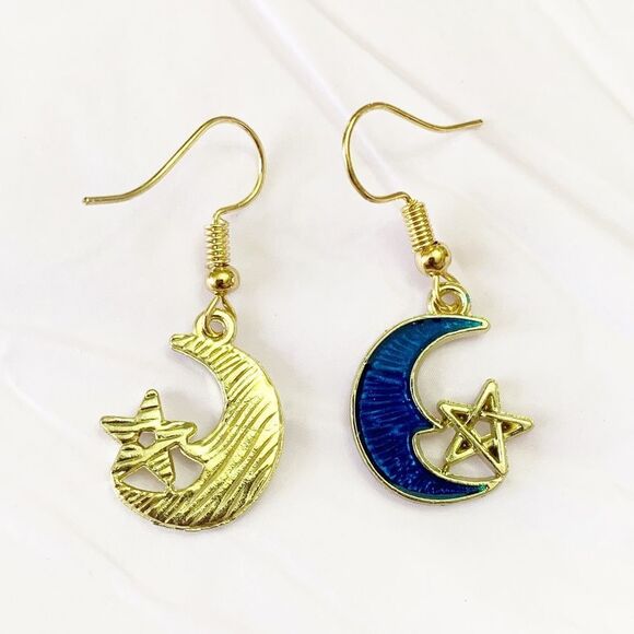 Beautiful Gold & Deep Blue Moon & Star Earrings - Picture 4 of 5